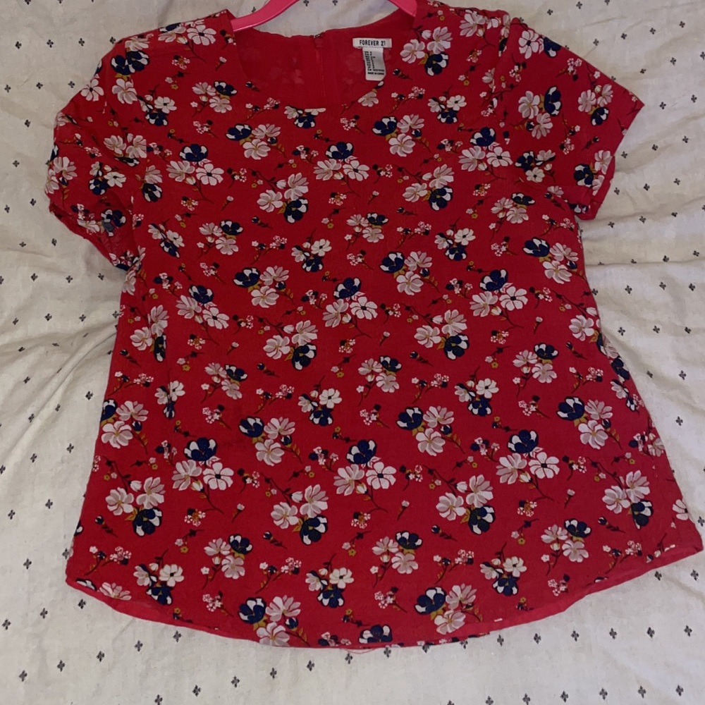 $5 Forever 21 floral blouse. Size: s